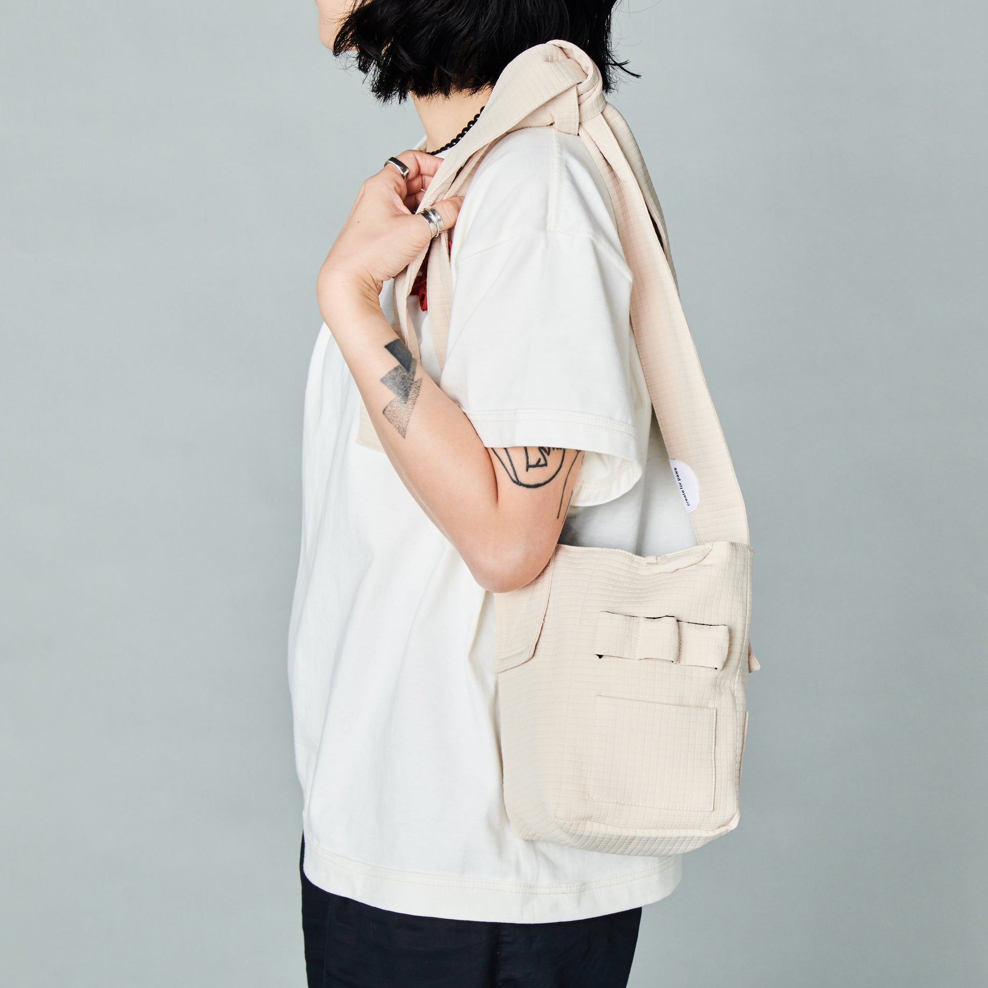 seed / hooman the handler light beige